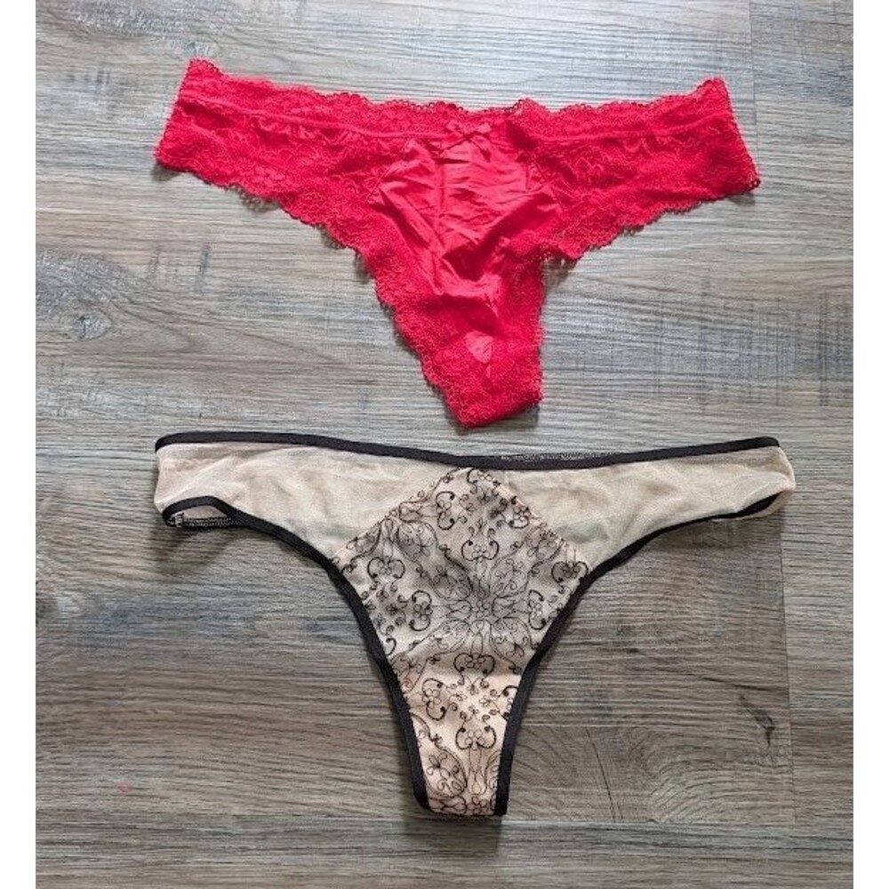 NWT Lot of 2 Victoria's Secret Very Sexy thong Lacy Size M
